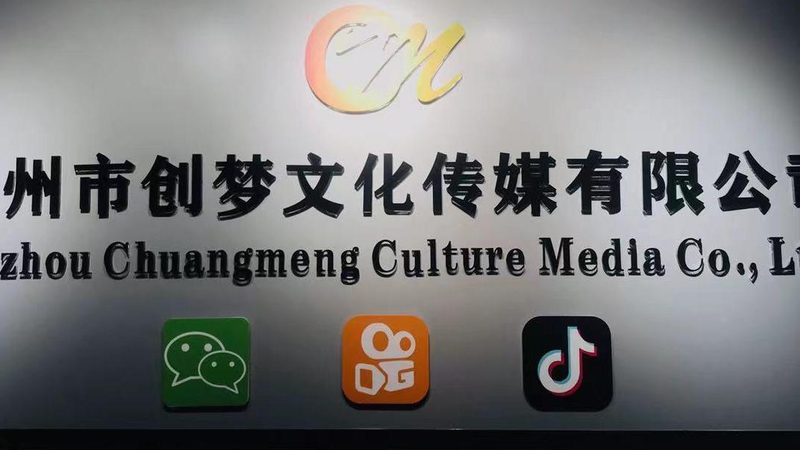 以下是一个宣传片拍摄报价明细表的示例：