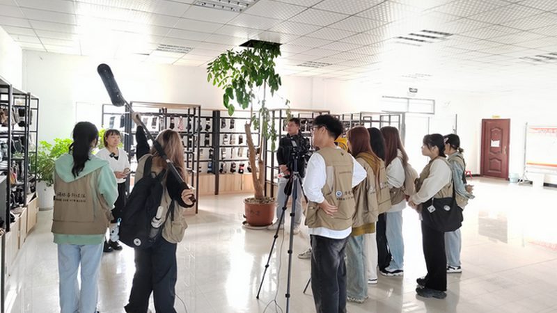 选择直播代运营服务商时，首先要关注其资质。以下是一些关键资质：