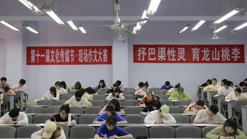 企业公关传播与广告传播：本质差异与策略应用